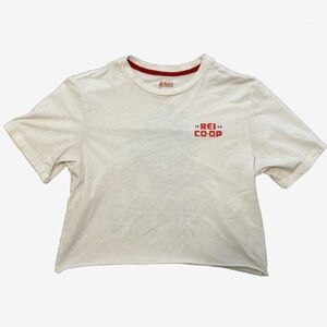 🌼 Rei Co-op graphic t-shirt “step into the wild” graphic tee flower graphic tee